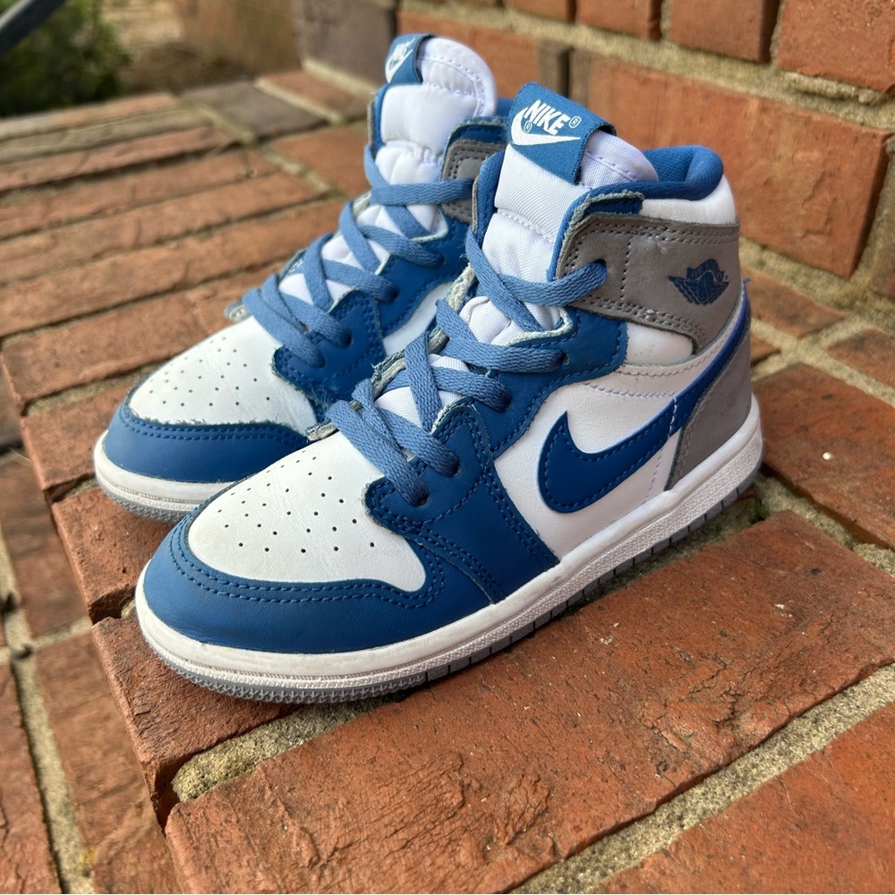 Nike Air Jordan Blue and White High-Top Sneakers Like new !!